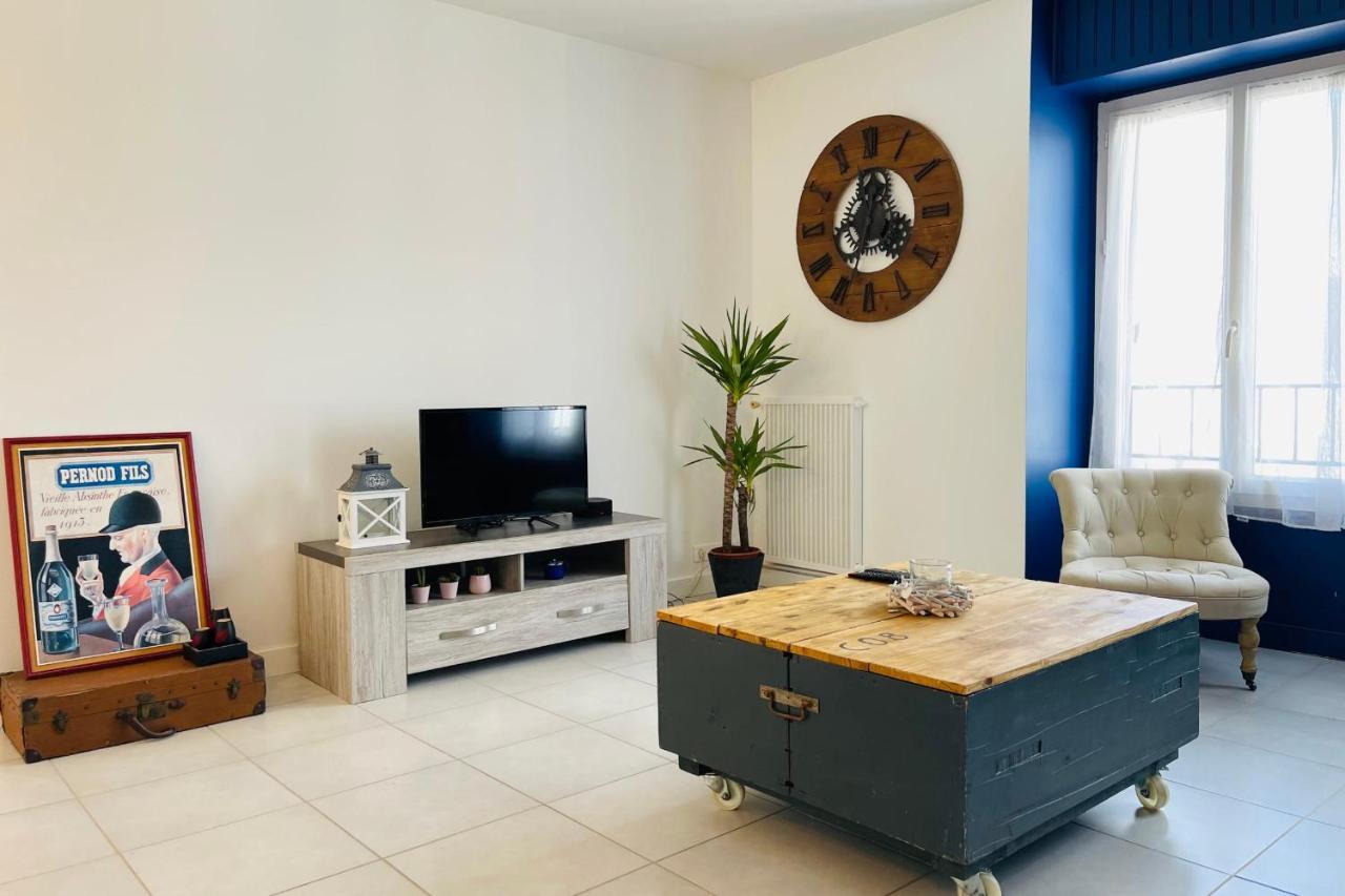 Superb Apartment 10 Min Walk From The Castle 엉부와스 외부 사진