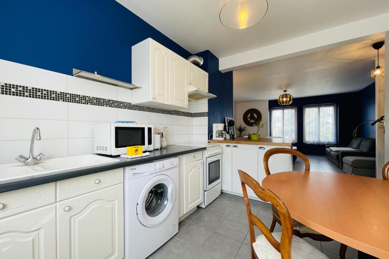 Superb Apartment 10 Min Walk From The Castle 엉부와스 외부 사진