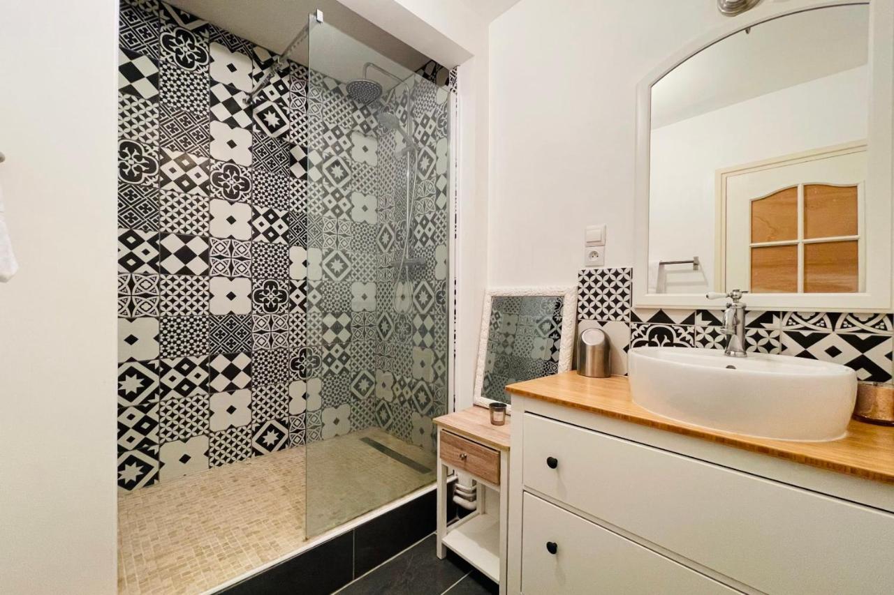 Superb Apartment 10 Min Walk From The Castle 엉부와스 외부 사진